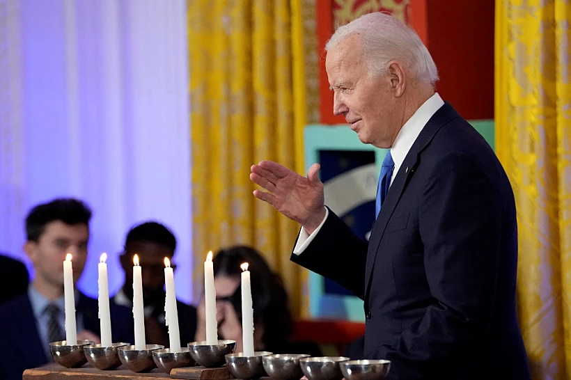 הנשיא ביידן בהדלקת נרות חנוכה בבית הלבן