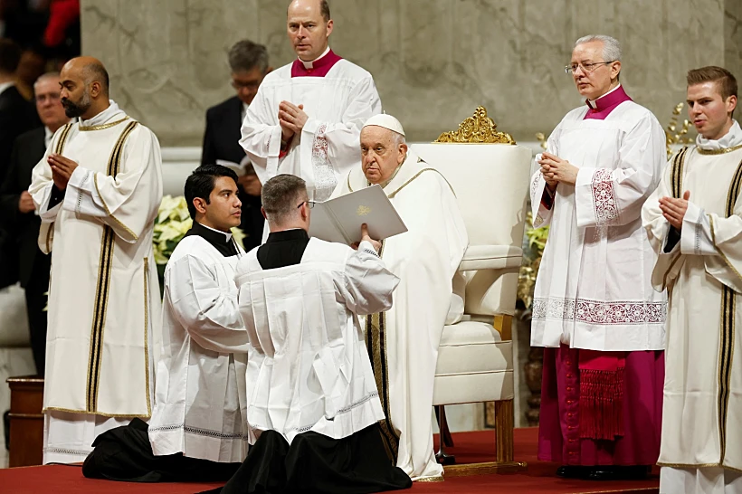האפיפיור פרנציסקוס בטקס חג המולד בוותיקן