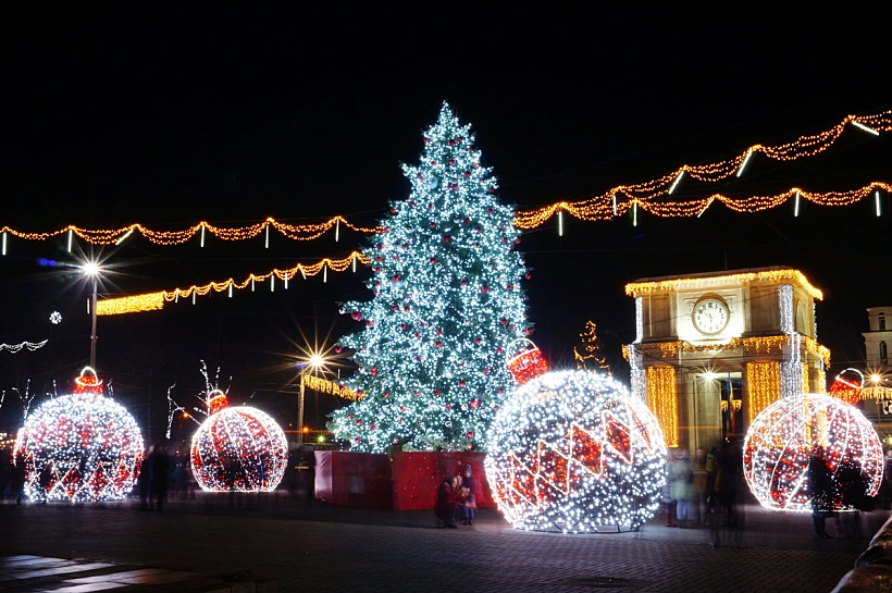 New,year's,tree,on,the,central,square,of,chisinau,,moldova