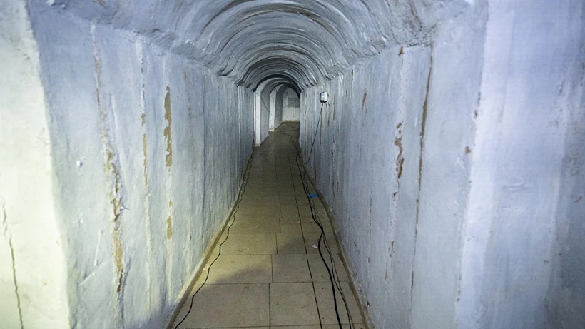 חרבות ברזל צה"ל עזה ח'אן יונס חמאס תיעודים מתוך המנהרה בה הוחזקו החטופים