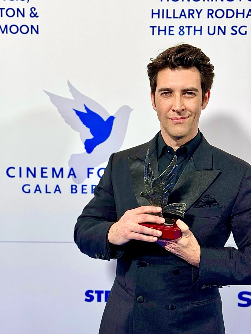 גיא נתיב עם פרסי קרן הקולנוע למען השלום לשנת 2024, ברלין
