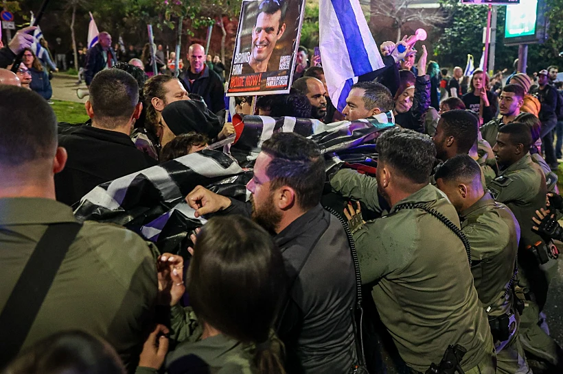 עימותים בין מפגינים לשוטרים בהפגנה נגד הממשלה בקפלן בת"א