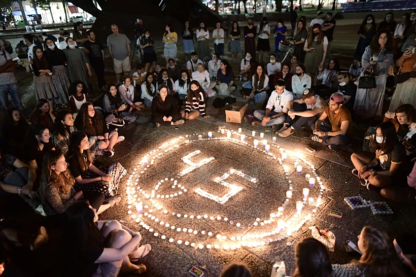 מדליקים נרות בתל אביב לזכר 45 הנספים באסון מירון