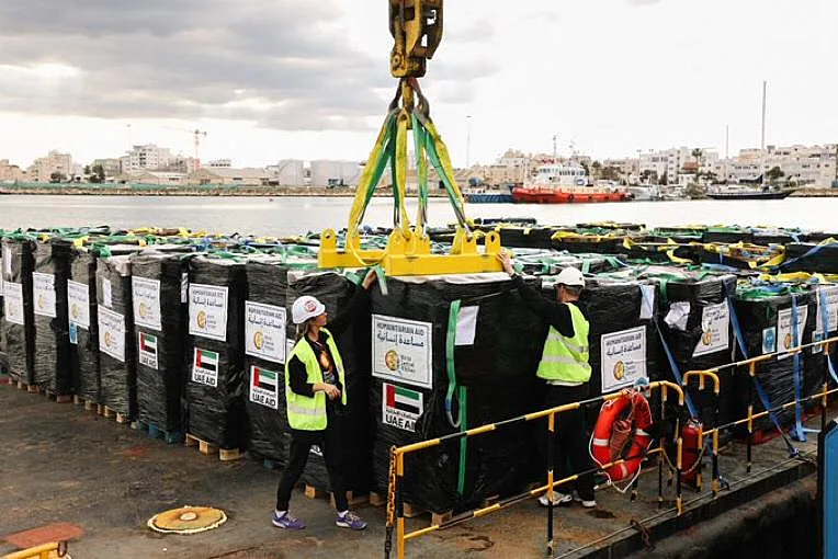 ההכנות בקפריסין לשליחת סיוע הומניטרי לעזה דרך הים