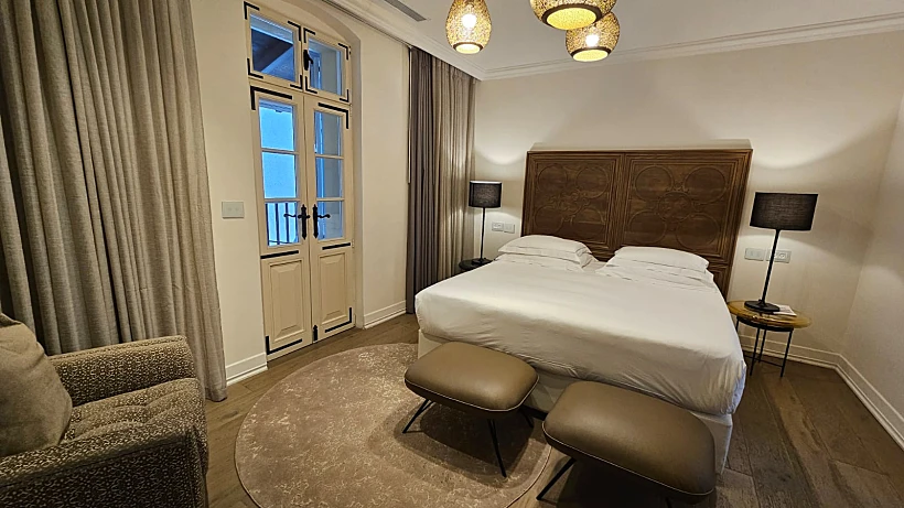 חדר השינה בסוויטה של מלון דריסקו
