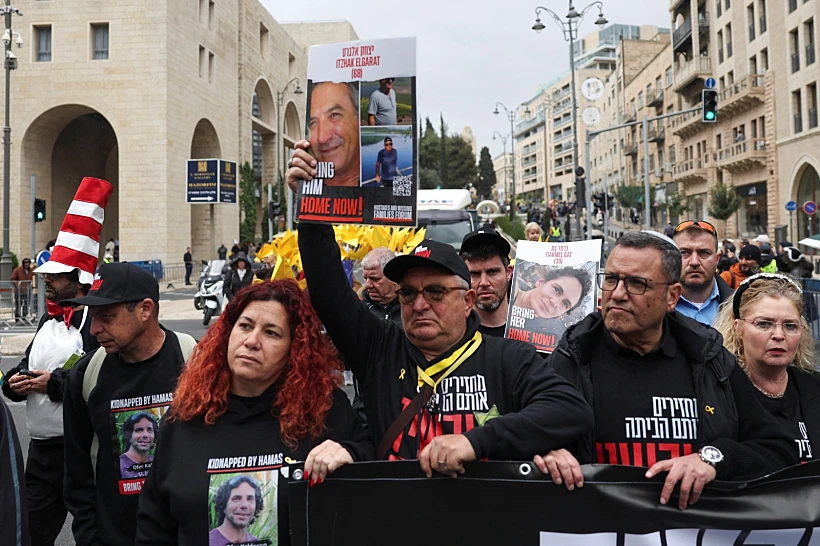 משפחות החטופים צועדות בראש העדלאידע בירושלים