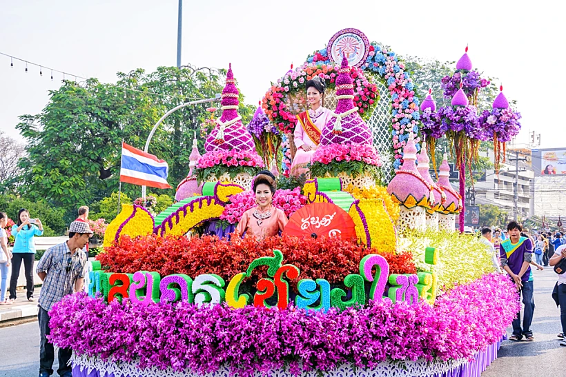Chiang,mai,thailand February,07,:unidentifiתהלוכת הפרחים בצ'אנג מאי תאילנד