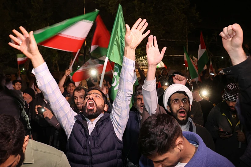 חגיגות בטהרן אחרי המתקפה האיראנית על ישראל איראן