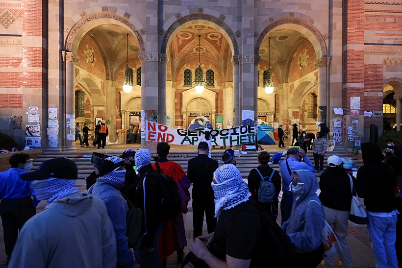 מפגינים פרו-פלסטינים באוניברסיטת קליפורניה בלוס אנג'לס (UCLA)