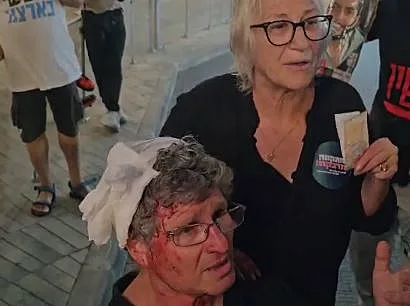 גדי וראומה קדם בהפגנה בתל אביב