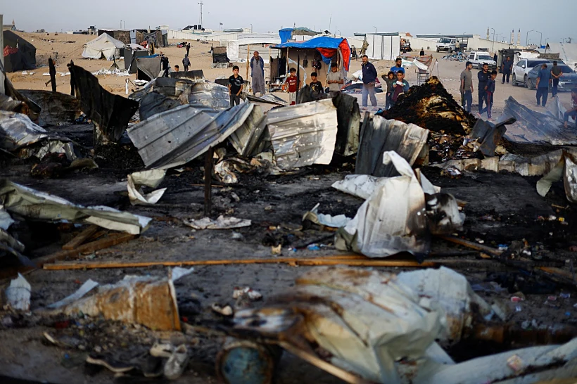 הריסות ברפיח לאחר השריפה, בה נספו כ-35 בני אדם, לפי הפלסטינים
