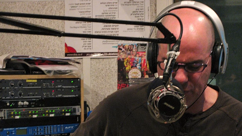 דן תורן מגיש את תוכניתו ברדיו תל אביב, 2009