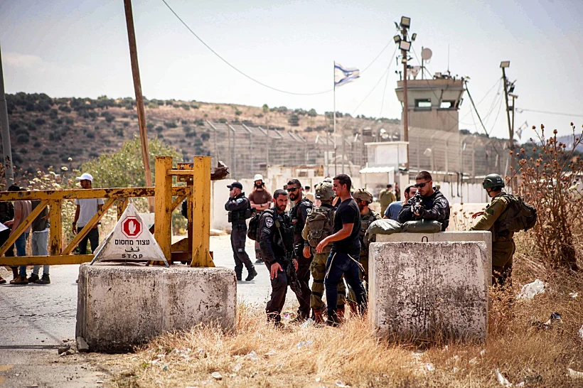 חיילים מאבטחים הפגנת מחבלים בשטחים, לאחר פיגוע הדריסה ליד איתמר