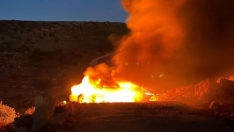 רכב עולה באש יהודה ושומרון מתנחלים מג"ב כוחות הביטחון התפרעויות במהלך פינוי מבנים לא חוקיים במאחז גבעת עוז ציון שבבנימין