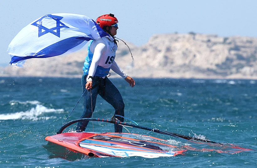 גולשת הרוח שרון קנטור חוגגת זכייה במדליית כסף