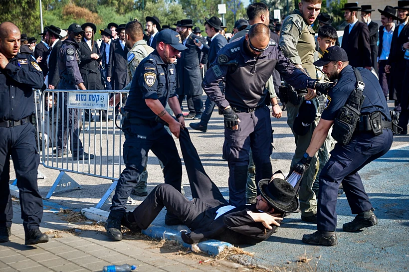 עימותים קשים בהפגנת החרדים מול הבקו"ם בבסיס תל השומר