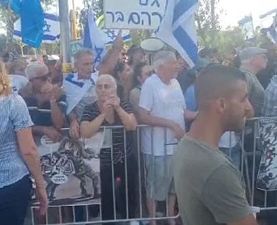 ההפגנה מחוץ לדיון הארכת המעצר בבית ליד