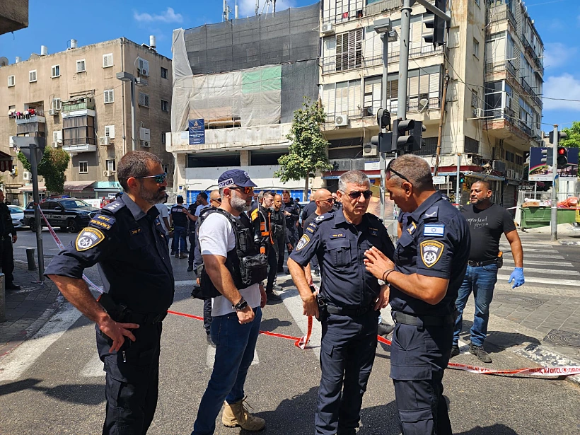 ממ"ז ת"א, ניצב פרץ עמר, מקיים הערכת מצב בזירה