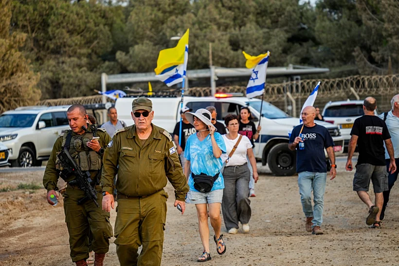 קרובי חטופים על גבול עזה