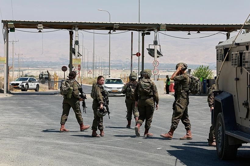 כוחות הביטחון בזירת הפיגוע במעבר אלנבי