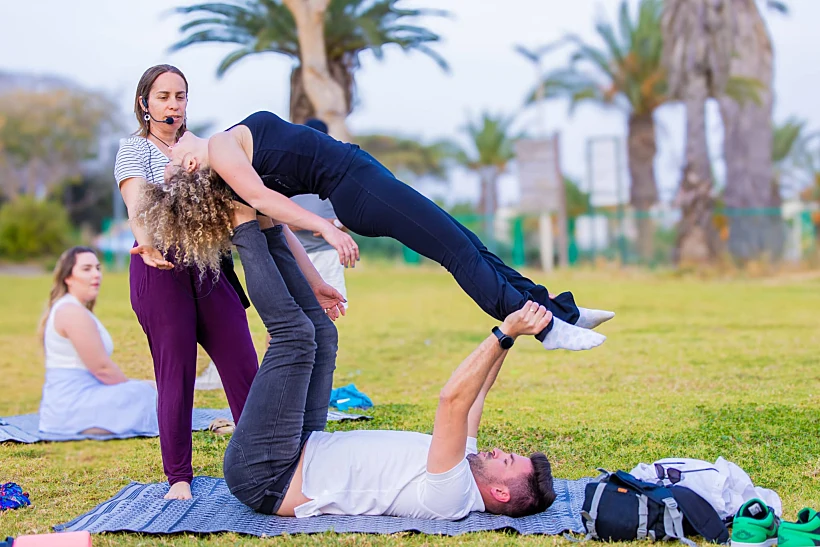 אקרו יוגה של ללי