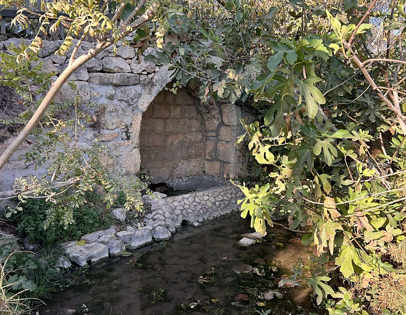 בריכת האיגום הראשונה, התחתונה, בעין צובה