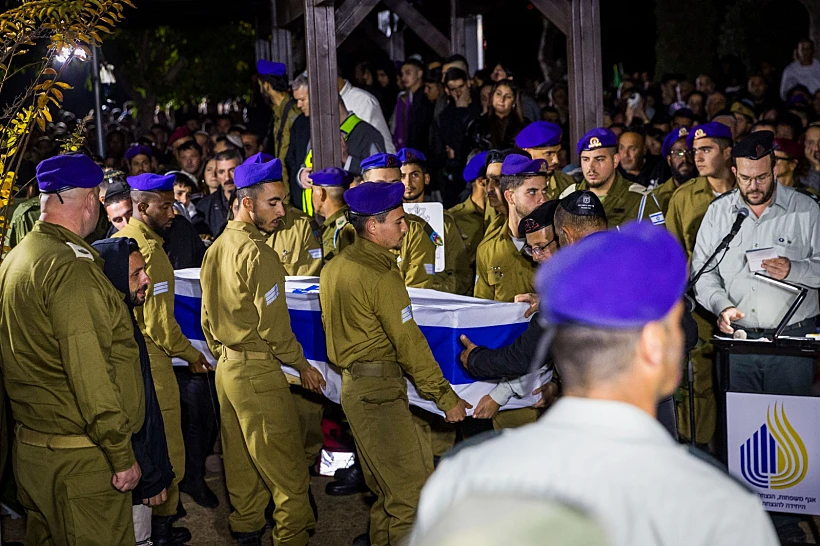 הלוויתו של סמל עמרי כהן בבית העלמין הצבאי באשדוד