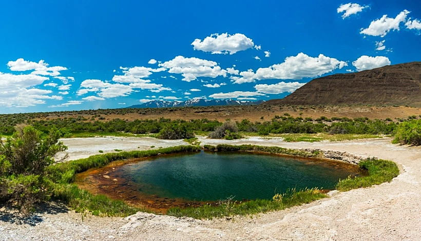 מעיינות חמים בטבע -Alvord Hot Springs, מדבר אורגון ארצות הברית