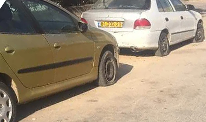 הנזק שנגרם למספר כלי רכב בכפר דיר קדיס