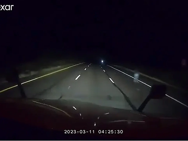 נהג צילם רוח רפאים בזמן נסיעה לילית בכביש הרדוף של אריזונה