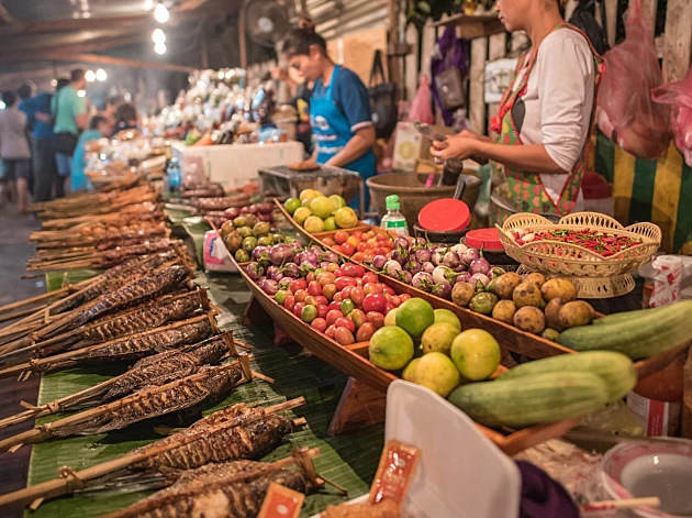 עשה ואל תעשה: כל מה שצריך לדעת על האוכל המקומי במזרח אסיה