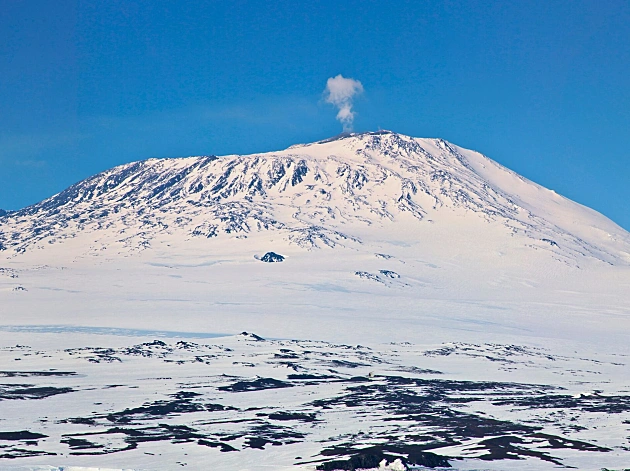 המדענים הופתעו: הר געש באנטארקטיקה פולט מדי יום גבישי זהב בשווי 6,000 דולר