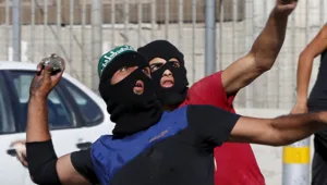 חייל הותקף ליד חברון על-ידי פלסטינים וחולץ