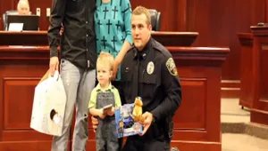 מול המצלמה: שוטר הציל ילד בן 3