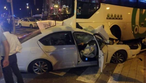 אוטובוס ומכונית התנגשו: גבר נהרג