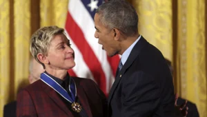 אובמה המתרגש חילק את מדליית החירות