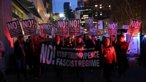 אלפי מפגינים נגד טראמפ בניו יורק