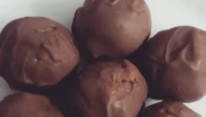 כדורי בצק עוגיות שוקולד צ'יפס בציפוי שוקולד