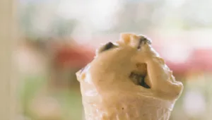 גלידת חמאת בוטנים ובצק עוגיות