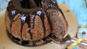 עוגת פרג בציפוי שוקולד- קערה ומטרפה