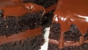 עוגת שוקולד עם קרם שוקולד עשיר