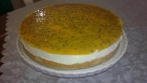 עוגת גבינה עם ציפוי פסיפלורה