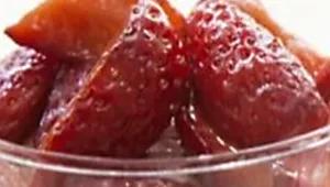 מוס יוגורט פרג עם תותים בבלסמי