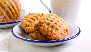 הביס המושלם ליד הקפה: מתכון לעוגיות חמאת בוטנים ב-5 דקות