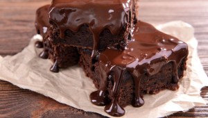 רק למי שאוהבים: עוגת שוקולד מושחתת (אבל קלה מאוד להכנה)