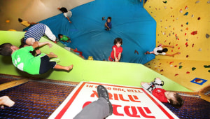 באנג'י ומגלשות מטורפות: פארק אקסטרים לילדים