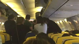 לא רק שוקולד: מה גרם לנוסעים להתפרע בטיסה?