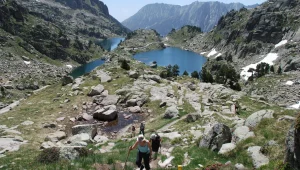 בין הרים וסלעים: מסלולי הליכה מומלצים באירופה