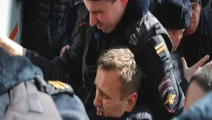 מנהיג האופוזיציה לפוטין נעצר בהפגנה