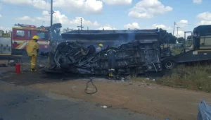 20 תלמידי בית ספר נהרגו בהתנגשות במשאית